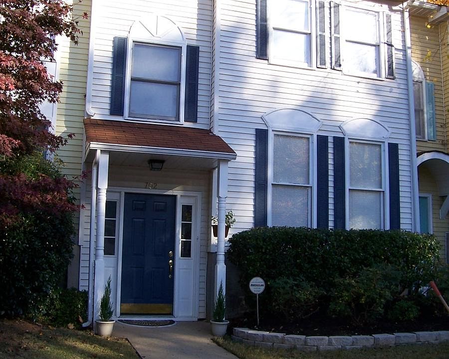 Front view Townhouse. 7 minute walk to downtown Avondale Estates
