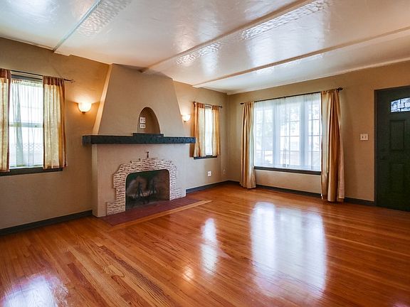 5th image of 3075 Howard Ave