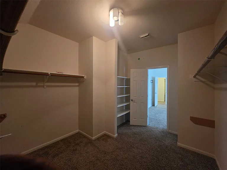 2715 Riverhollow Ln — Photo 34