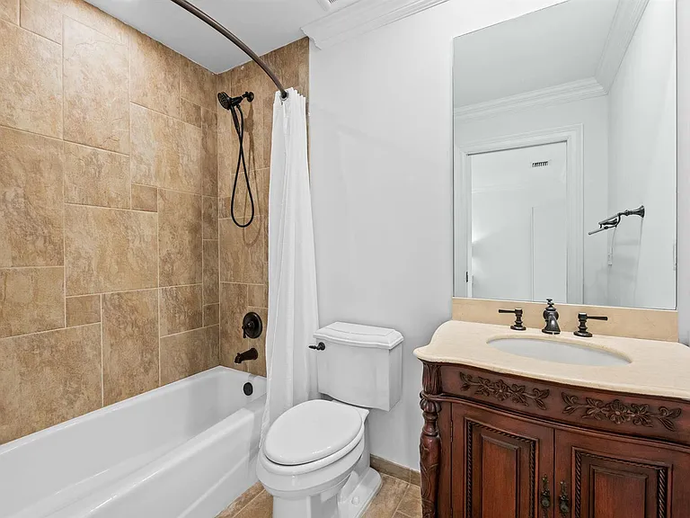 1105 Bel Air Dr #C — Photo 13