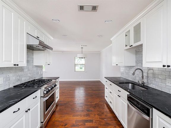 3rd image of 8715 Tallwood Dr