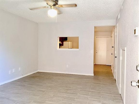 5th image of 2109 W Walnut St APT C