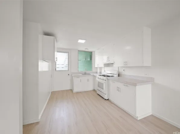 775 McNeill St #223, Honolulu, HI 96817