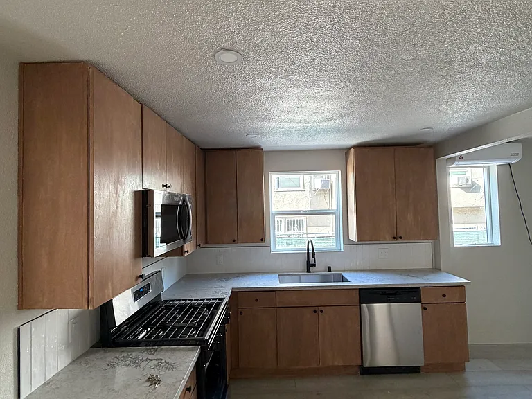 2212 10th St #1 — Photo 1
