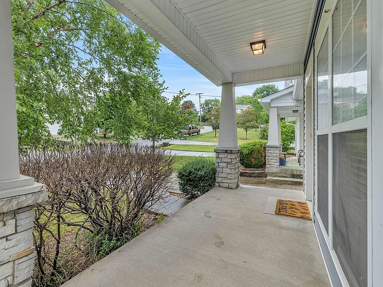 407 Normandy Cir — Photo 8