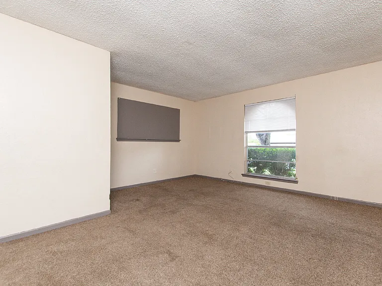 1520 McCarthy Ave — Photo 9