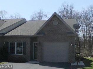 301 Stonegate Cir S, Chambersburg, PA 17201