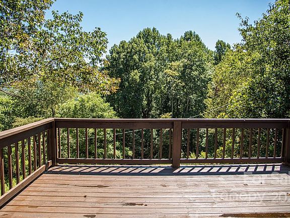 5th image of 834 Green Mountain Dr