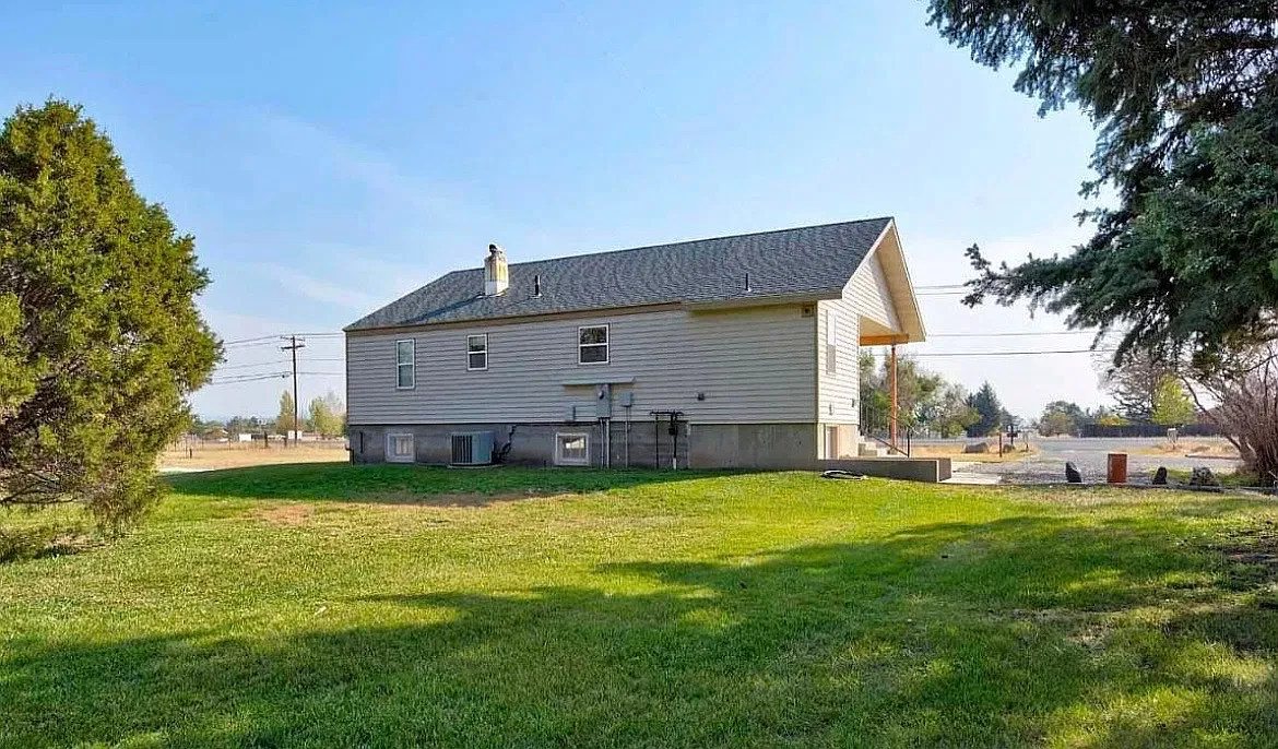 2 bed, 900 sqft, $1,500 — Photo 3