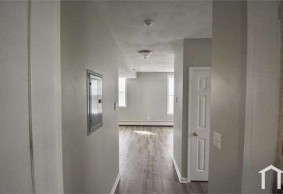 3rd image of 10 Lynch St #3R