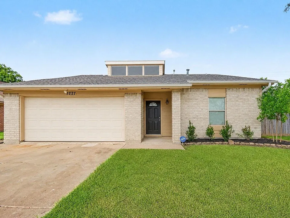 1227 Mission Dr