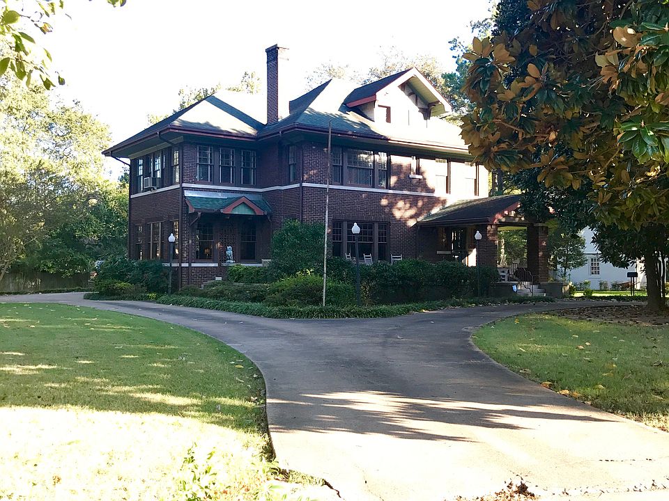 1st image of 103 S Poplar St
