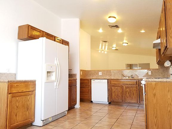 5th image of 445 E Wilcox Ln