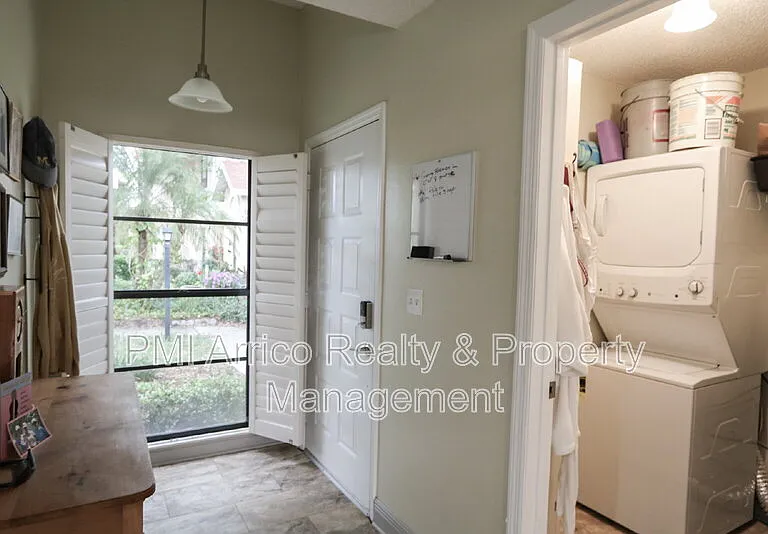 323 Knottwood Ct — Photo 6