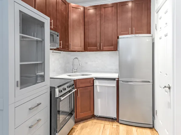 102 Christopher Street image 4 of 4