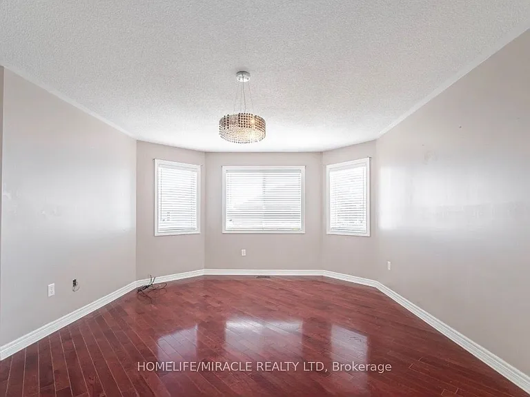 6 Baccarat Cres — Photo 10