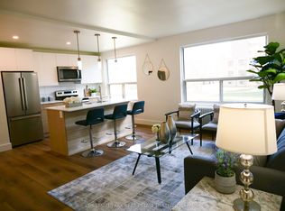 11 Wingreen Ct #8, Toronto, ON M3B 1B8