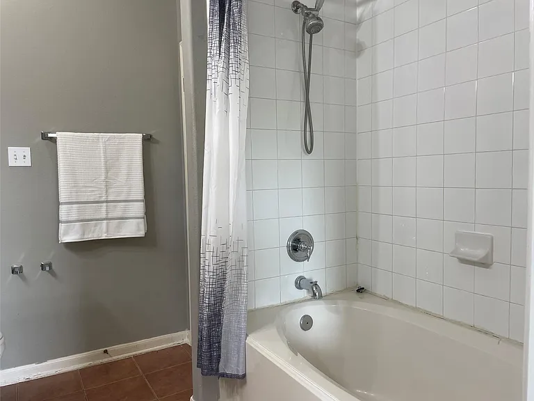 811 Forest Hillside Ln — Photo 17