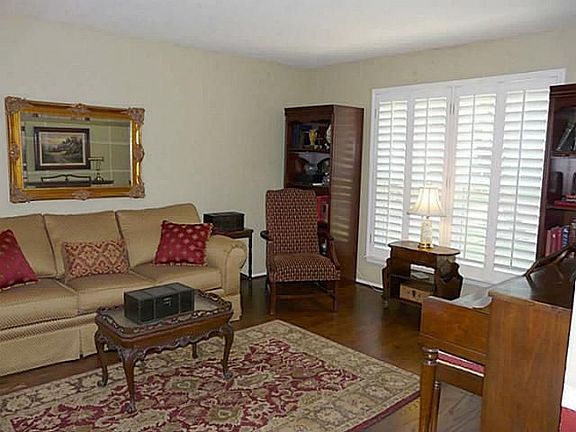 4th image of 10419 Mapleridge Dr