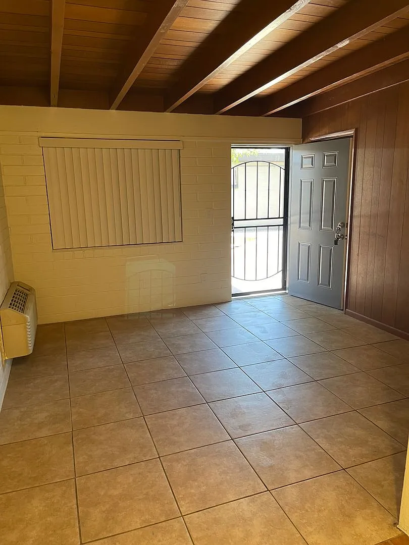 Fontana Court Apartments — Photo 4