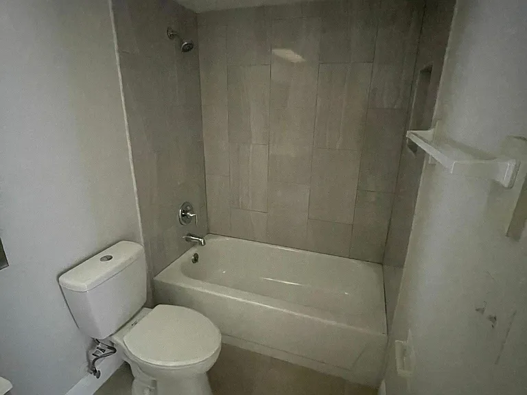 1916 Crystal Grove Dr — Photo 10