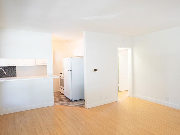 2nd image of 951 N Curson Ave #8
