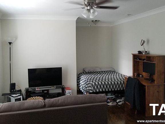 2nd image of 2129 N Dayton St APT 207