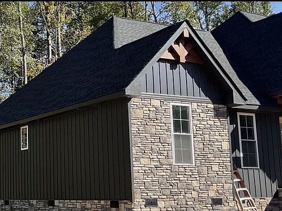 3rd image of 327 Shadows Lawn Dr