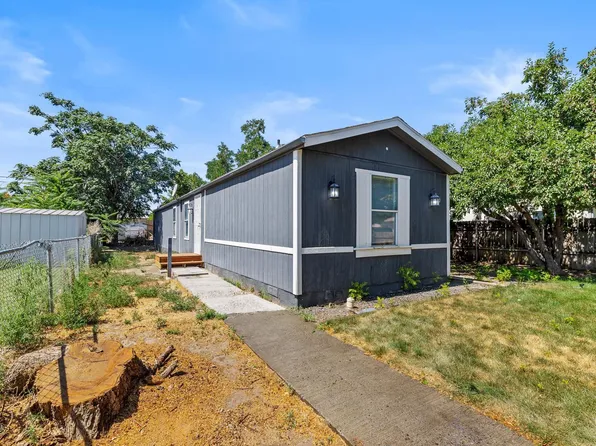 109 3rd Ave, Mabton, WA 98935