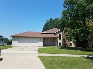 2262 Memorial Dr, Green Bay, WI 54303