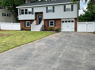 40 Thoroughbred Ln, Colonie, NY 12205