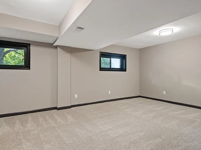 2175 Gale Dr — Photo 28