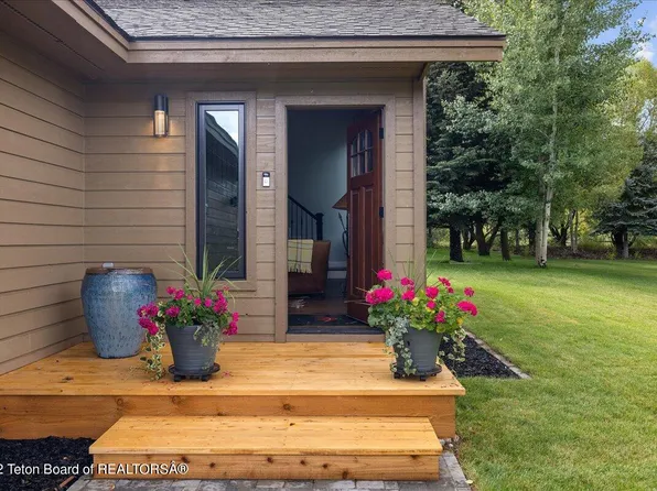 860 Seneca Ln, Jackson, WY 83001