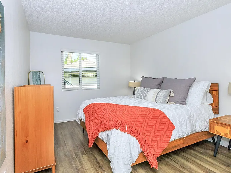 2 BED 2 BATH