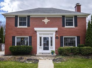9411 Ridge Blvd, Wauwatosa, WI 53226