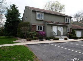 920 Sand Stone Dr, South Windsor, CT 06074