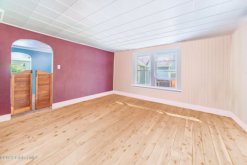 4th image of 30 Lake Avenue