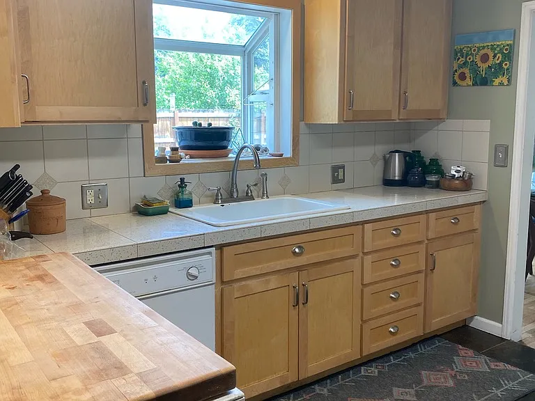 676 NE Franklin Ave — Photo 10