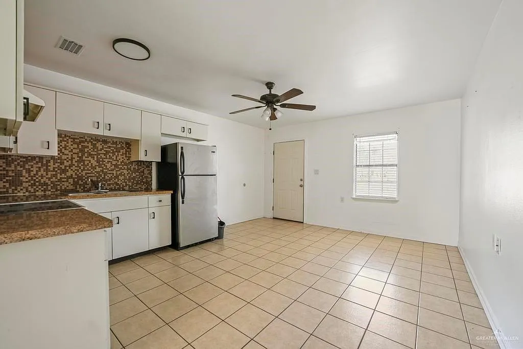 1 bed, 1.0 bath, 2448 sqft, $650 — Photo 3