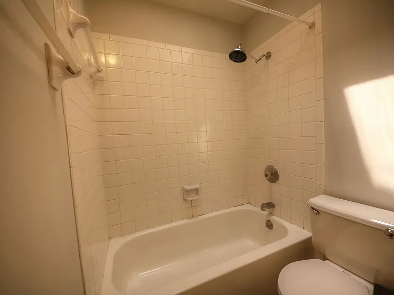 2325 1/2 Hickory St #B — Photo 16