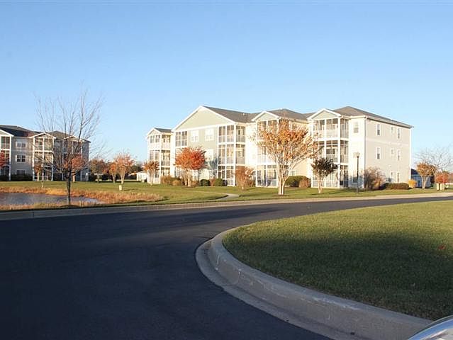 1st image of 3 Lakeview Ct