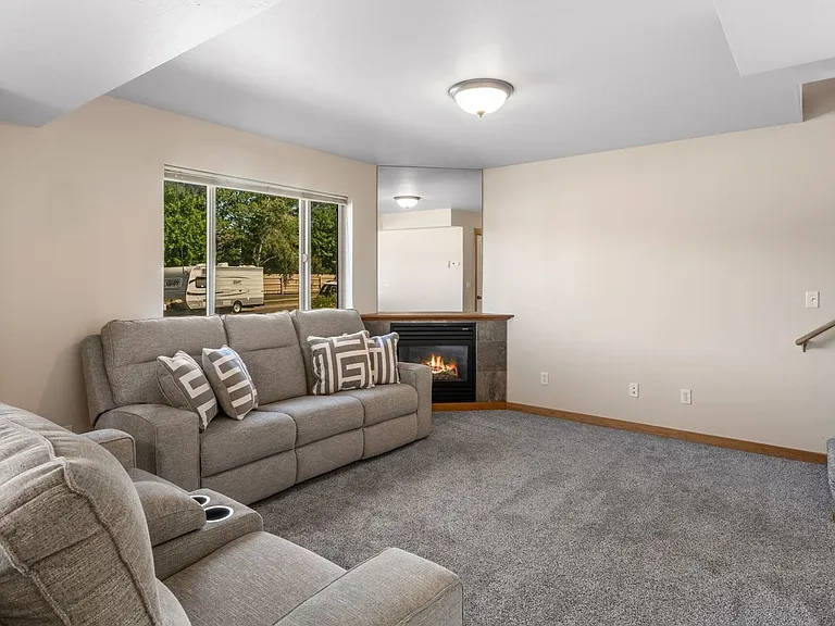 4006 Broadwater Ct — Photo 4