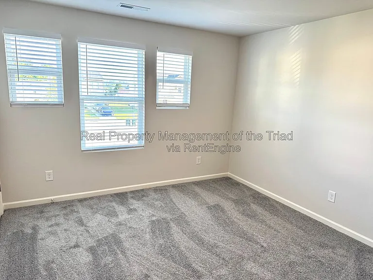 4104 Devonwood Ct — Photo 14