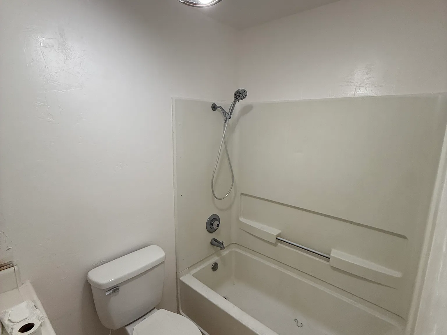 3 bed, 1358 sqft, $2,100 — Photo 3