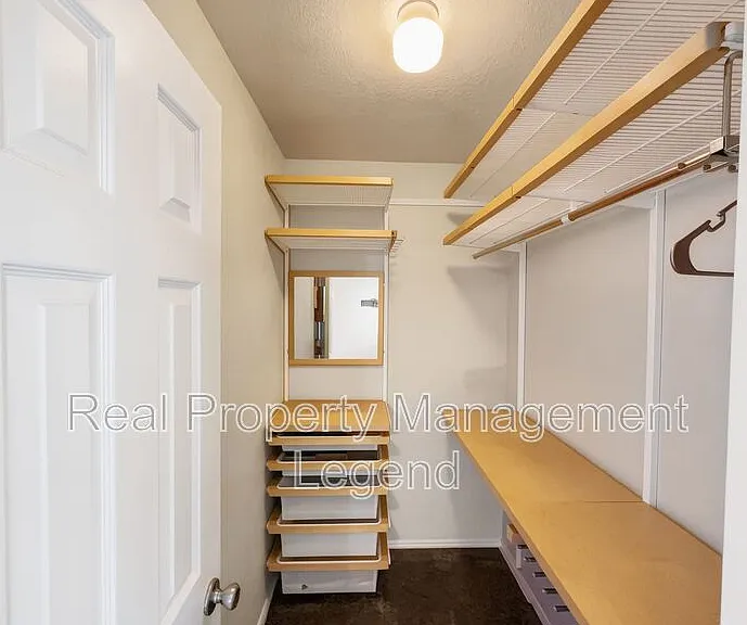 3211 Roundtree Ln — Photo 22