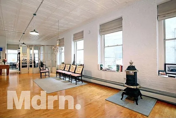 Rented by Mdrn Residential | media 8