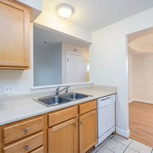 Jordache Park Apartments — Photo 31