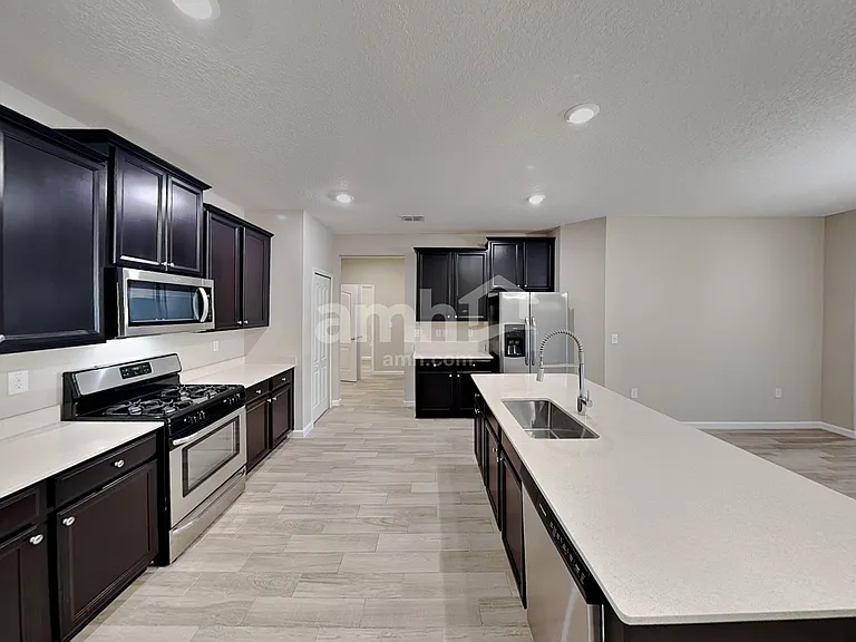 37 Trumpco Dr — Photo 3