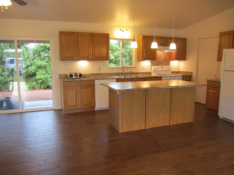 51 Santos Ln — Photo 2