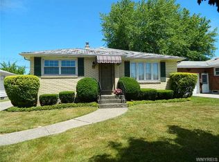 122 Lydia Ln, Cheektowaga, NY 14225